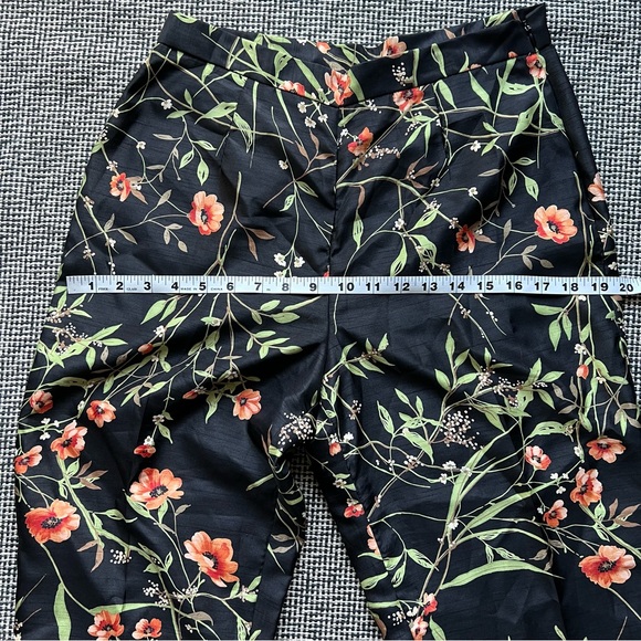 Vintage Floral Print Capri Pants - Picture 10 of 15